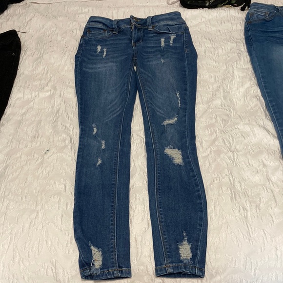 size 0 skinny jeans. - Picture 1 of 1